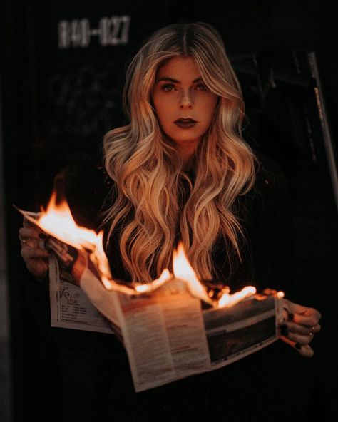 Paper On Fire, Photo Mannequin, Liar Liar, Halloween Photography, Fire Photography, Creative Photoshoot Ideas, Creative Portrait Photography, Halloween Photoshoot, Insta Pictures