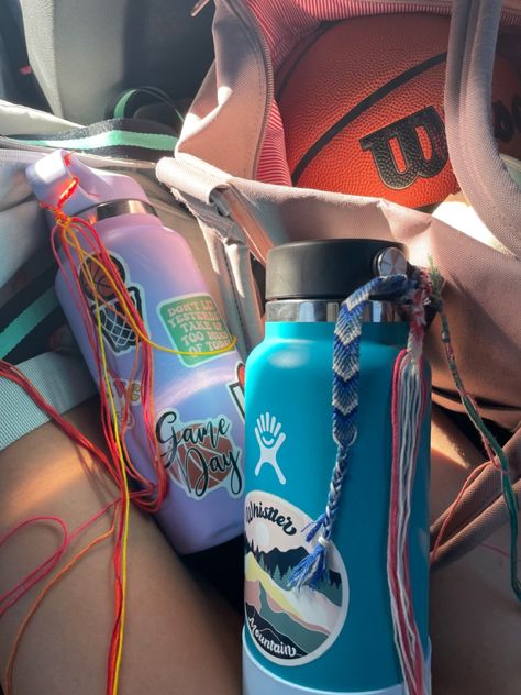 Hydroflask Aesthetic, Summer Water Bottle, Trendy Water Bottles, String Bracelet Patterns, Cute Friendship Bracelets, Hippie Baby, Adventure Aesthetic, Summer Fun List, Car Rides