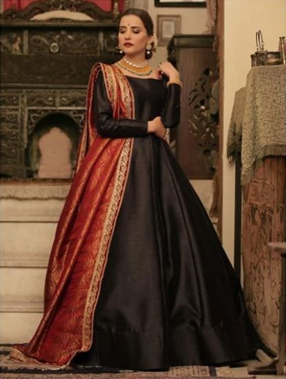 Saniya Shamshad 5 1 Saniya Shamshad, Pakistani Dresses Casual, Pakistani Fashion Party Wear, Beautiful Pakistani Dresses, Indian Gowns Dresses, Pakistani Bridal Dresses, Simple Pakistani Dresses, Designer Party Wear Dresses, Bridal Dress Design