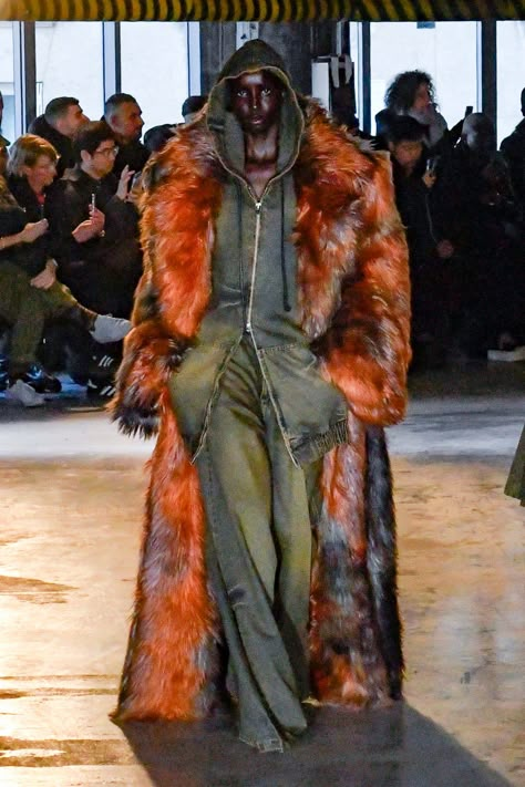 Juun.J Men's Fall 2024 [PHOTOS] Abercrombie And Fitch Outfit, Black Velvet Suit, Disco Aesthetic, Mens Fur Coat, Haute Couture Looks, Juun J, Mens Fur, Aries Men, Gay Aesthetic