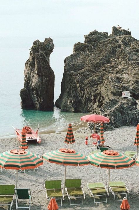 35mm Film Photography, Cinque Terre Italy, 35mm Photography, Film Photography 35mm, 35mm Film, Travel Inspo, Pretty Places, Oh The Places Youll Go, Photography Inspo