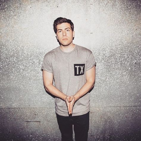 Hoodie Allen | 28 Underrated Musical Artists You Should Be Listening To Right Now Hoodie Allen, Twenty One Pilots, Twenty One, Concert Outfit, Music Artists, The Twenties, Right Now, Music Videos, Musical