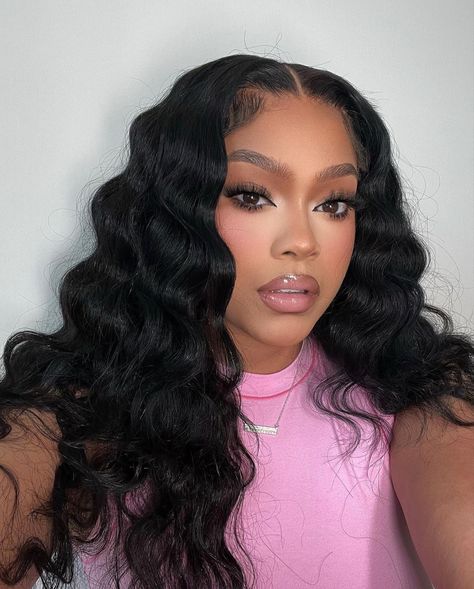 Crimps Hairstyles For Black Women, Light Skin Makeup, Birthday Makeup Looks, Face Beat Makeup, Natural Glam Makeup, Light Makeup Looks, Makeup For Black Skin, Brown Skin Makeup, Glam Makeup Look