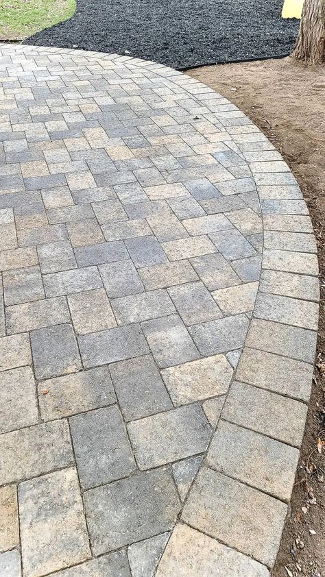 Stone And Paver Patio Ideas, Paver Patios For Small Yards, Front Patio Pavers, Outdoor Stone Patio Ideas, Paver Designs Patterns, Backyard Stone Patio Ideas, Outdoor Paver Patio Ideas, Backyard Pavers Ideas, Patio Pavers Diy