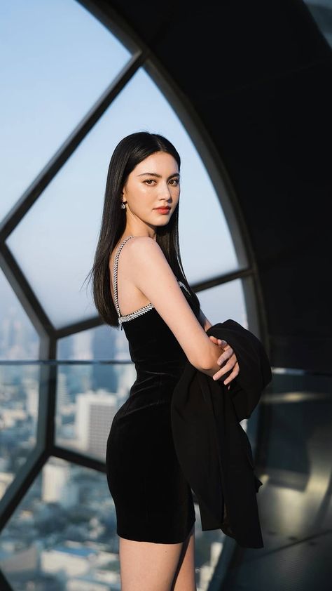 Davikah Hoorne Instagram, Davika Hoorne Photoshoot, Davikah Hoorne, Mai Davika, Davika Hoorne, Stylish Photo Pose, Fashion Photography Poses, Kpop Fashion Outfits, How To Pose