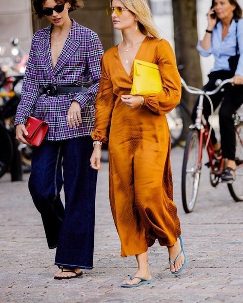 The Best Flip Flops to Wear With Your Summer Dresses Haviana Flip Flops Outfits, Italian Fashion Street, Best Flip Flops, Italian Street, Stylish Summer Outfits, Fashion People, Street Style Inspiration, Friends Fashion, Mode Inspo