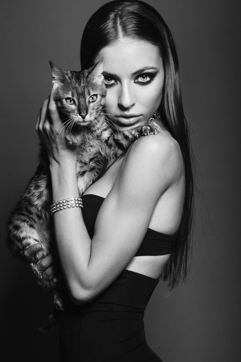 Fashion woman with cat HD picture Woman With Cat, Pet Photography Studio, Facts About Cats, Animal Photoshoot, Female Cat, Dog Photoshoot, Cat Pose, Cat Fashion, Studio Photoshoot