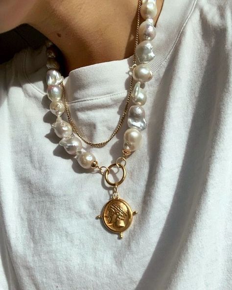 Gold Pearl Jewelry, Diy Ring, Gold Coin, A Necklace, Diy Schmuck, Jewelry Inspo, Accessories Necklace, Jewelry Trends, Pearl Jewelry