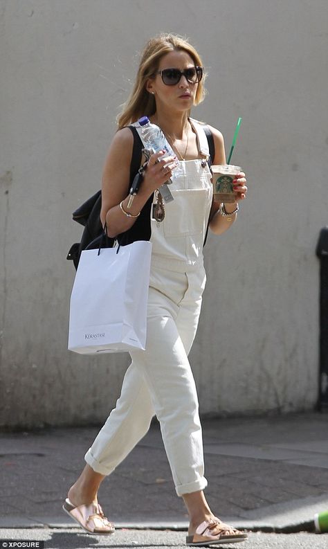 Looking good: Rachel Stevens was perfectly on-trend when she wore a pair of white, denim d... White Dungarees Outfits Summer, Denim Dungaree Dress Outfit, White Dungarees Outfits, Cream Dungarees, Dungaree Dress Outfit, White Overalls Outfit, White Dungarees, Cruise Wardrobe, Dungaree Outfit