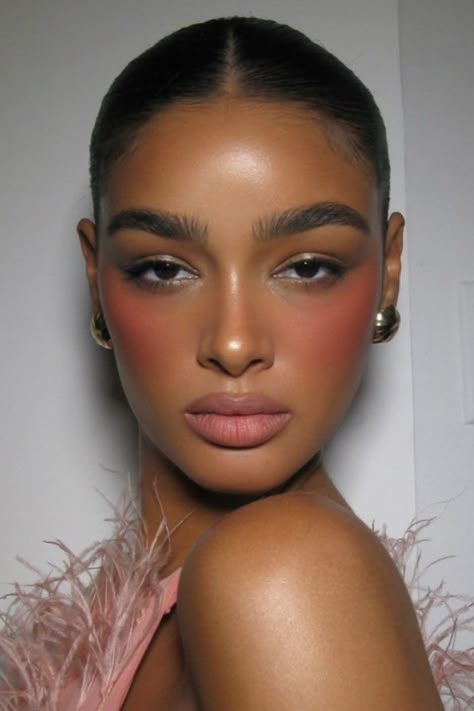 We've seen glazed skin, we've seen glazed nails. Now, it's the turn of our blush. We're expecting lots of layers, such as liquid highlighters teamed with cream blush. Glam Looks Makeup, Blush For Winter, Black Women Blush Makeup, A Lot Of Blush Makeup, Makeup For Pink Dresses, Elevated Makeup Look, Dewy Blush Makeup, Orange Undertone Skin, High Blush Makeup