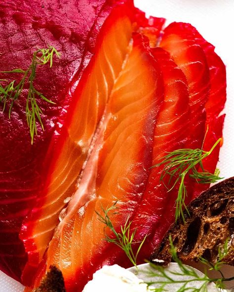 Close up photo of slices of Beetroot Cured Salmon (Gin or Vodka, Salmon Gravlax) Beetroot Cured Salmon, Cured Salmon Recipe, Salmon Dinners, Gravlax Recipe, Tin Eats, Fried Capers, Cured Salmon, Fresh Horseradish, Creamed Cucumbers