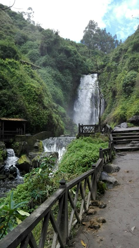 Retreat Planning, Otavalo Ecuador, Red Riding Hood, Travel Life, Life Goals, Ecuador, South America, Spring Summer, How To Plan