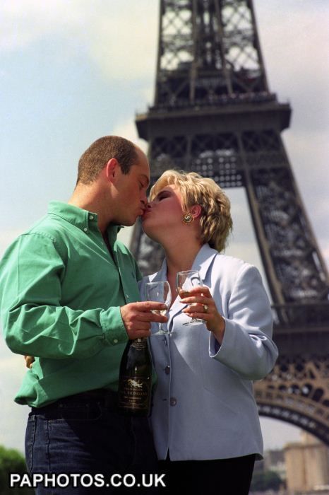 Eastender's Letita Dean {Sharon Mitchell} & Ross Kemp {Grant Mitchell} On Location In The Shadow Of The Eiffel Tower In Paris For An Episode Of Eastenders Grant Mitchell, Friends Reunited, Eiffel Tower In Paris, Tower In Paris, Past Love, Eat Your Heart Out, Welcome Friends, Best Soap, The Eiffel Tower