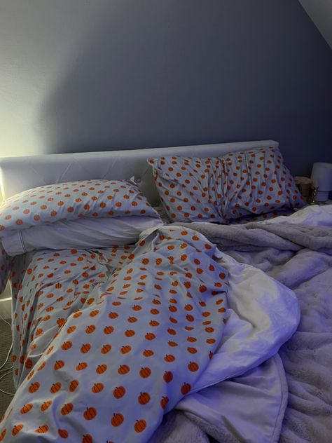 #halloween #halloweenideas #halloweendecoration #fall #fallstyle #falldecor #autumn #autumndecorideas #bed #bedroom #bedroomideas #bedroomdecorideas #bedsheets #sheets #pumpkinsheets #halloweensheets #comfy #comfybed #comfybedroom #halloweenstgle #pumpkinaesthetic #pumpkinvibes #pumpkindecor Fall Bedsheets, Aesthetic Bed Sheets, Aesthetic Bed, Comfy Bedroom, Bed Bedroom, Comfy Bed, Pumpkin Decorating, Bed Sheets, Fall Decor