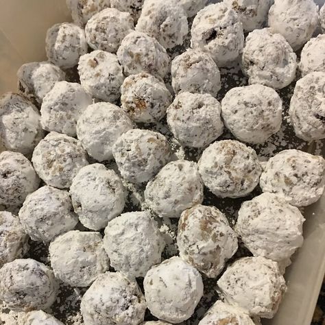 Date Nut Balls Recipe, Date Nut Balls, Nut Balls Recipe, Nut Balls, Heavenly Christmas, Chopped Dates, Date Balls, Date Cookies, Pecan Tarts