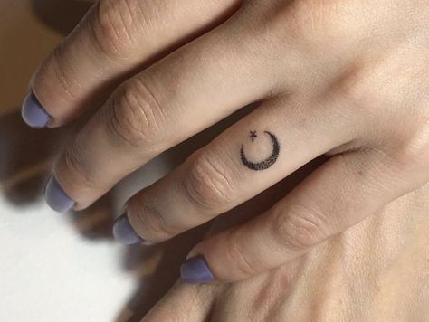 Moon Tattoo In Finger, Moon On Finger Tattoo, Crescent Moon Finger Tattoos For Women, Half Moon Finger Tattoo, Finger Tattoos Crescent Moon, Finger Tattoo Moon, Moon Finger Tattoo, Half Moon Tattoo, Moving On Tattoos