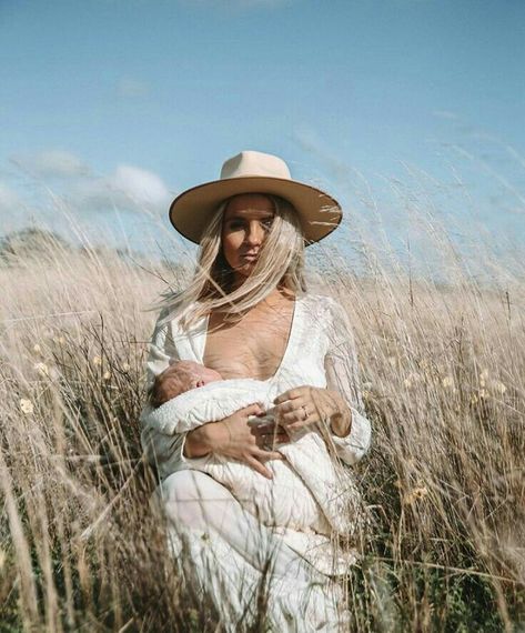 Mommy And Me Photo Shoot, Summer Family Photos, Motherhood Photography, Foto Baby, Newborn Shoot, Newborn Photoshoot, Jolie Photo, Newborn Pictures, Baby Photoshoot