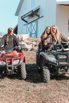 Country Best Friends, Country Girl Life, Best Friend Photography, Western Style Outfits, Winter Fashion Outfits Casual, Best Friends Whenever, Four Wheelers, Best Friends Shoot