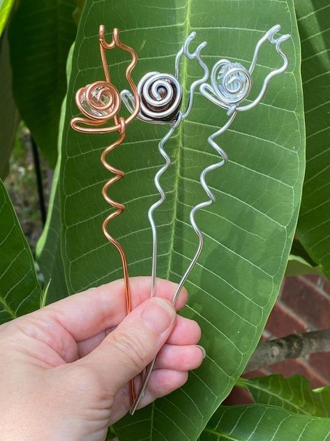 Beaded Plant Stakes Wire, Copper Diy Projects, Garden Sticks, Wire Shapes, Craft Presents, Gift For Plant Lover, Plant Accessories, Wire Craft, Plant Crafts