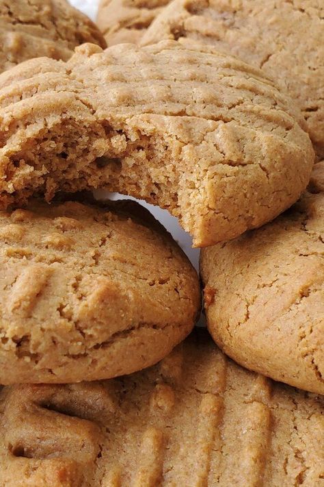 Whole Wheat Flour Desserts, Desserts Made With Whole Wheat Flour, Whole Wheat Baking, Whole Grain Cookie Recipes, Whole Wheat Desserts, Recipes With Wheat Flour, Whole Wheat Flour Cookie Recipes, Whole Wheat Flour Cookies, Peanut Butter Cookies With Honey