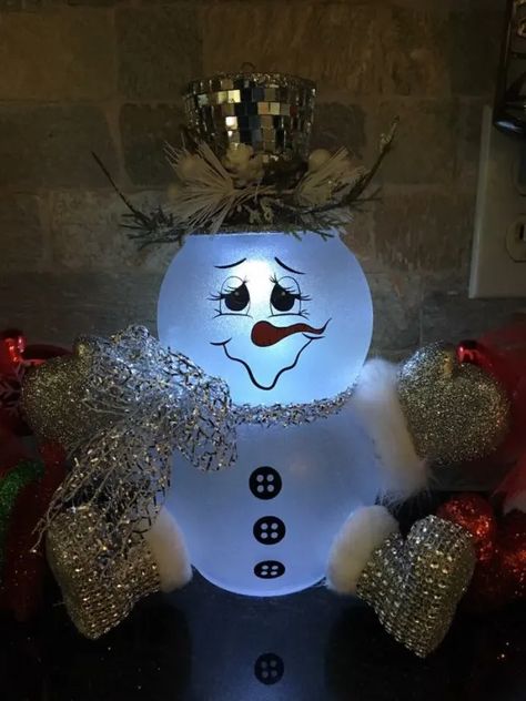 Fish Bowl Snowman, Christmas Decorations On A Budget, Bowl Snowman, Lighted Snowman, Decorations On A Budget, Snowman Ideas, Snowman Crafts Diy, Glass Snowman, Snowman Christmas Decorations