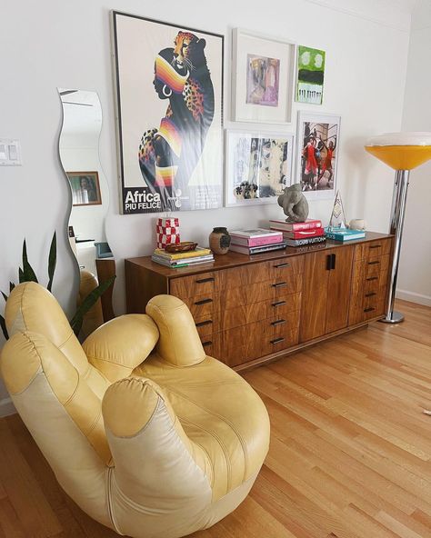 AIGDhome on Instagram: “If your workday was as ridiculous as mine was, here to say it’s going to be OK 👌🏾” Eclectic Home Office, Space Age Interior, Squiggle Mirror, Hand Chair, Chair Mid Century, Mid Century Credenza, Apartment Storage, Chair Makeover, Room Redo