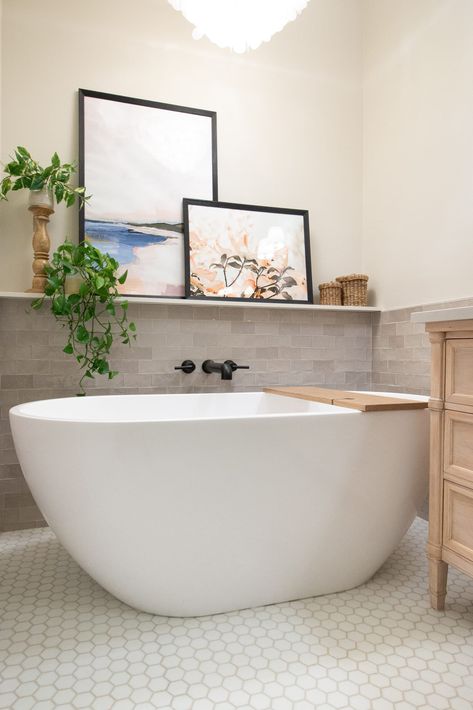 The freestanding bathtub in this main bathroom renovation Main Bathroom Ideas, Bathroom Freestanding, Stand Alone Tub, Best Bathtubs, Bathtub Decor, Tub Ideas, Bathtub Design, Master Bath Remodel, Bathroom Tub