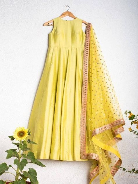 Check out this item in my Etsy shop https://www.etsy.com/in-en/listing/1484643255/lemon-yellow-anarka-anarkali-gown-hindu Green Anarkali, Green Dupatta, Anarkali Dress Pattern, Traditional Indian Dress, Gowns For Women, Anarkali Gown, Indian Gowns, Dupatta Set, Ethnic Outfits