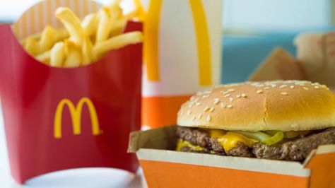 This South Dakota McDonald's Has A Massive Hamburger Statue In Its Parking Lot Big Mac Sauce Recipe, Mac Sauce Recipe, Free Mcdonalds, New Year's Eve Appetizers, Mcdonalds Gift Card, Double Cheeseburger, Fast Healthy Meals, Minimum Wage, Fast Food Chains