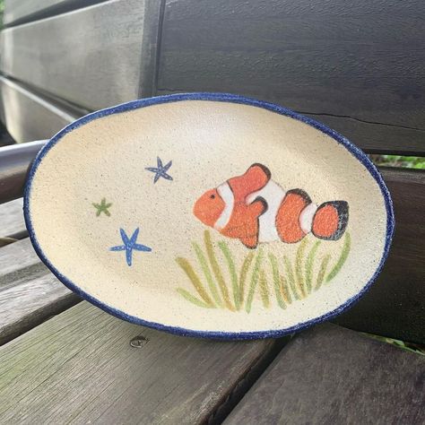 Pottery Painting Animals, Fish Pottery Painting, Painting Clay, Paint Pottery, Painting Pottery, Color Me Mine, Pottery Painting Designs, Ceramic Fish, Cerámica Ideas