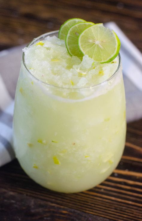 Lime Drinks Cocktails, Crush Drink, Key Lime Recipes, Lemonade Slushies, Lime Drinks, Rum Recipes, Lime Recipes, Malibu Rum, Easy Drink Recipes