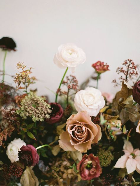 Strong & modern bride blends with delicate details via Magnolia Rouge Moody Wedding Flowers, Modern Bouquet, Fall Floral Arrangements, Fall Florals, Moody Wedding, Fall Wedding Flowers, France Wedding, French Wedding, To Infinity And Beyond