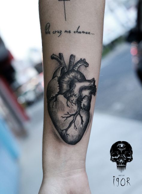 Anatomical heart done by Igor Pereira - Brazil  @artofigor artofigor.tumblr.com Real Heart Tattoos, Realistic Heart Tattoo, Black Heart Tattoos, Anatomical Heart Tattoo, Nurse Tattoo, Heart Tattoo Designs, Tattoo Designs And Meanings, Anatomical Heart, Human Heart