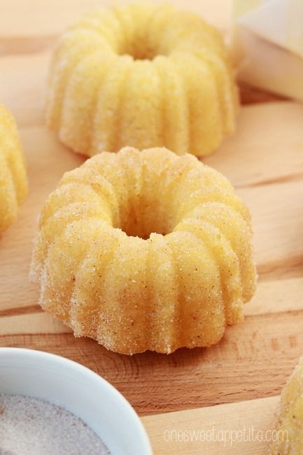 Mini Bunt Cake, Mini Bundt Cakes Recipes, Snickerdoodle Cake, Bundt Recipes, Mini Bundt, Cake Mug, Pampered Chef Recipes, Chips Ahoy, Mini Bundt Cakes