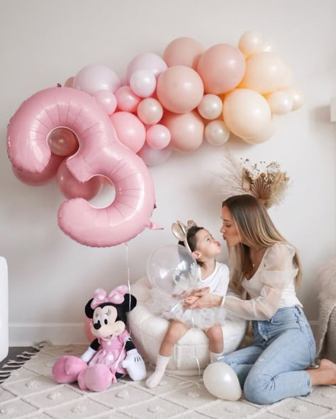 2nd Birthday Photo Shoot Ideas, 3rd Birthday Photoshoot, 3rd Birthday Pictures, 2nd Birthday Pictures, 2nd Birthday Photos, Minnie Mouse Birthday Party Decorations, Baby Birthday Photoshoot, 2nd Birthday Party For Girl, Minnie Birthday Party