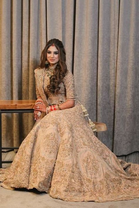 Hair Styles For Lehenga Choli, Party Wear Saree Hairstyle, Hair Style For Lehenga Party, Lehenga Hairstyles Receptions Long Hair, Hairstyles For Gown Dress Indian, Hair Styles With Lehenga, Engagement Looks For Indian Bride Hairstyle, Reception Hairstyles Indian Brides Lehenga, Lehanga Hair Styles For Bride