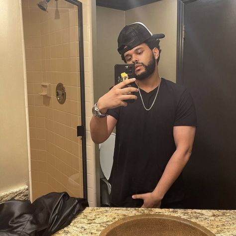 missing deckerstar on Twitter: "selena gomez and the weeknd own mirror selfies.… " Starboy The Weeknd, The Weeknd Poster, Abel Makkonen, Abel The Weeknd, Marlon Brando, Over Dose, Fav Celebs, The Godfather, The Weeknd