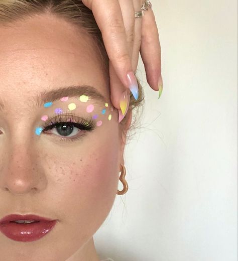 Polka Dot Eyeliner, Polka Dot Makeup, Dot Eyeliner, Colourful Eyeliner, Dot Makeup, Festival Face Paint, Pastel Makeup, Faux Freckles, Festival Face