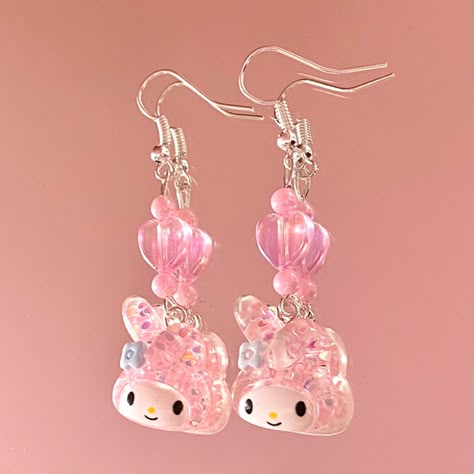 The sweetest pink my melody earrings made with glitter resin charms on silver plated drop hooks with iridescent heart and pearl beads Cute Earrings Dangle, Cute Pink Earrings, My Melody Earrings, Cute Resin Charms, Cute Pink Jewelry, My Melody Stuff, Pink Piercings, My Melody Fashion, Earrings Sanrio