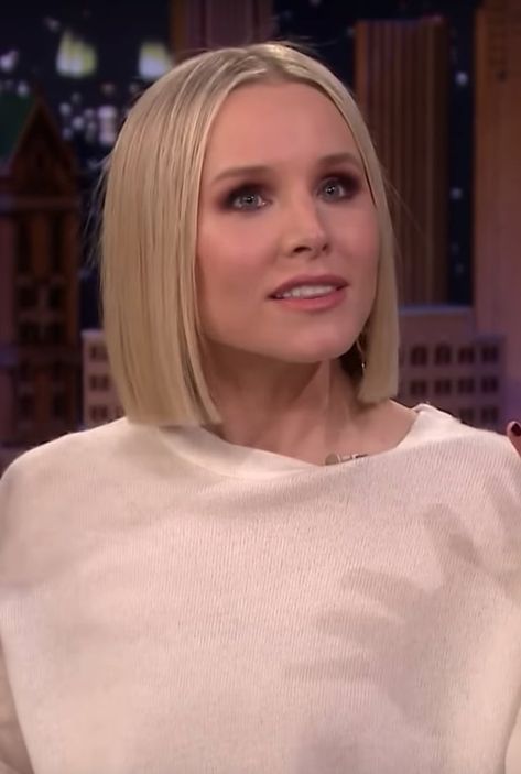 Kristen Bell Is Proud of Frozen 2 For Showing Little Boys That It's Okay to Have "Big Loving Feelings" Kristen Bell Hair Short Bob, Kristen Bell Hair Short, Kristen Bell Hair, Nia Long, Simple Hair, The Tonight Show, Leighton Meester, Kristen Bell, Tonight Show