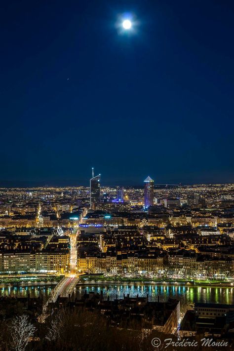 Festival Lighting, Lyon City, Feed Ig, Lyon France, Night View, Beautiful Moon, Vintage Aesthetic, Memoirs, Lyon