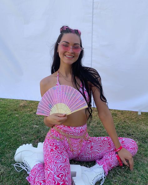 Pink Music Festival Outfit, Neon Pink Festival Outfit, Elrow Festival Outfit, Hot Pink Rave Outfit, Pastel Rave Outfit, Girly Rave Outfits, Pink Coachella Outfit, Pink Rave Outfits, Rave Outfits Pink