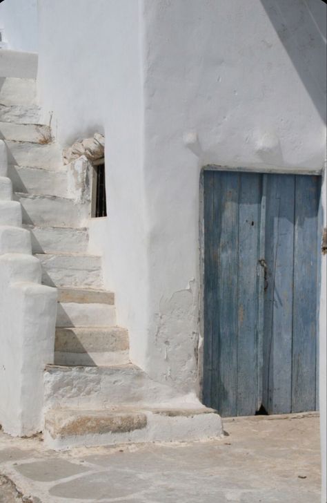 Antiparos Greece, Casa Exterior, Blue Door, Greek Island, Pretty Places, Blue Aesthetic, Wooden Doors, Ramen, Mood Board