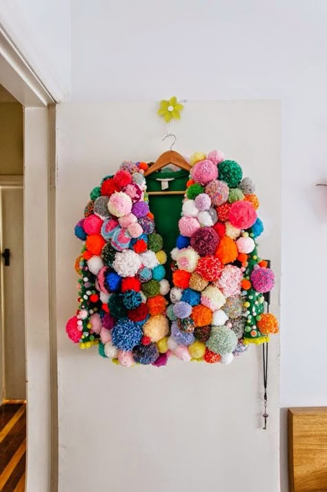 pom pom DIY jacket Pom Pom Jackets, Rachel Burke, Pom Pom Fashion, Pom Pom Sweater, Diy Ugly Christmas Sweater, Diy Pom Poms, Pom Crafts, Pom Pom Crafts, Festival Costumes