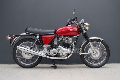 Norton Motorcycle, Norton Commando, Earls Court, Cafe Racing, British Motorcycles, Beautiful Bike, Manx, Classic Bikes, Online Auctions