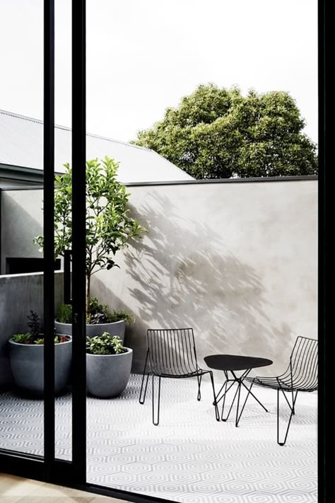 Minimal Patio, Decorate Patio, Design Per Patio, Modern Patio Design, Sustainable Interior Design, Metal Patio Furniture, Contemporary Patio, Garden Floor, Modern Patio Furniture