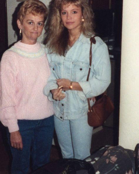 pam with her mom, late 80s 80s Mom Outfit, Late 80s Fashion, Dylan Lee, Pamela Andersen, 80s Photos, Brandon Lee, Late 80s, Mom Outfits, 80s Fashion