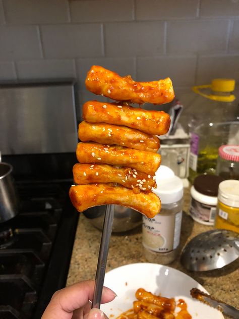 Deep-Fried Korean Rice Cake Skewers [AIR-FRYER] Air Fryer Rice Cakes, Rice Cake Skewers, Cake Skewers, My Korean Kitchen, American Test Kitchen, Korean Rice Cake, Rice Cake Recipes, Korean Kitchen, Korean Rice