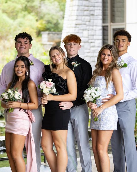 Hoco 24!🤍🎀💐💌 Hoco Group Pictures With Dates, Hoco Poses Group, Group Hoco Pictures, Homecoming Group Pictures, Hoco Poses With Date, Hoco Aesthetic, Hoco Pictures Ideas, Hoco Photos, Hoco Pics Couple