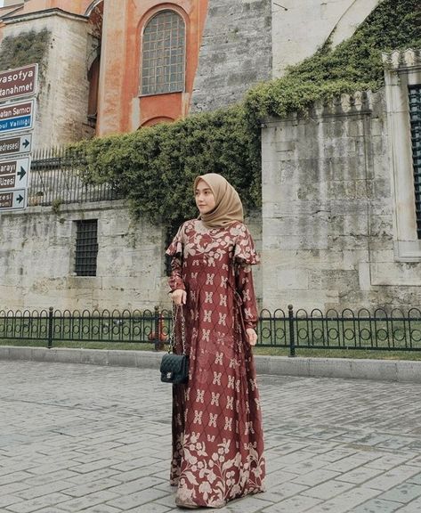 Dress Muslim Modern, Model Gamis, Kebaya Muslim, Muslimah Dress, Fashion Family, Dress Muslim, Casual Hijab, Casual Hijab Outfit, Fashion Muslim